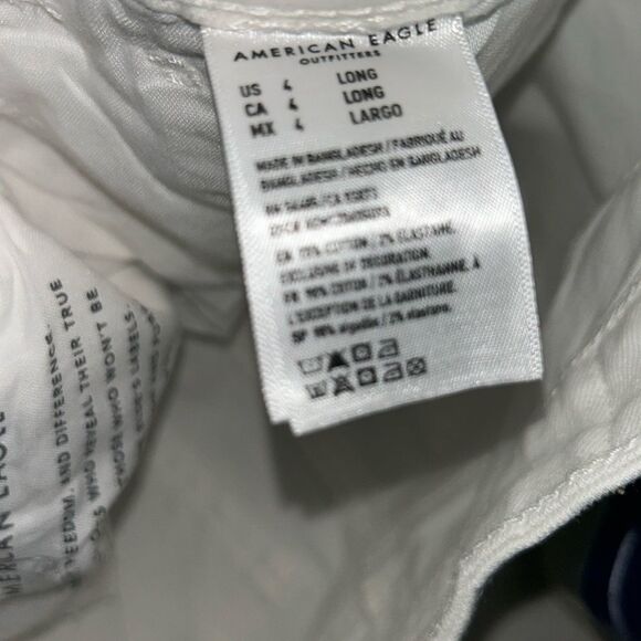 American Eagle Outfitters White Distressed Mom Jeans(Size 4 Long) - Picture 7 of 7
